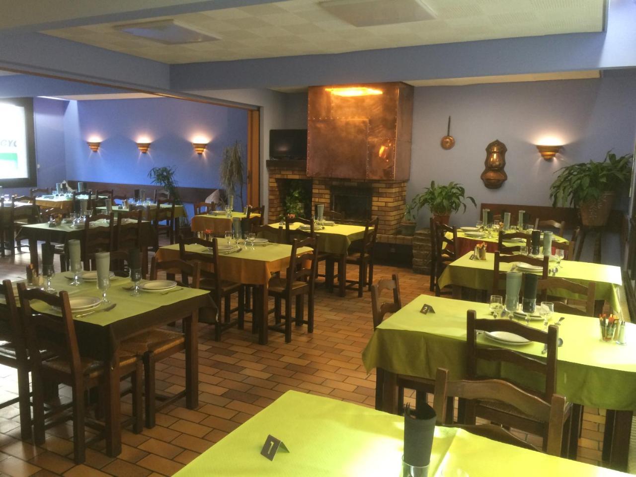 Hotel Restaurant L'Agapanthe Pont-de-Salars エクステリア 写真