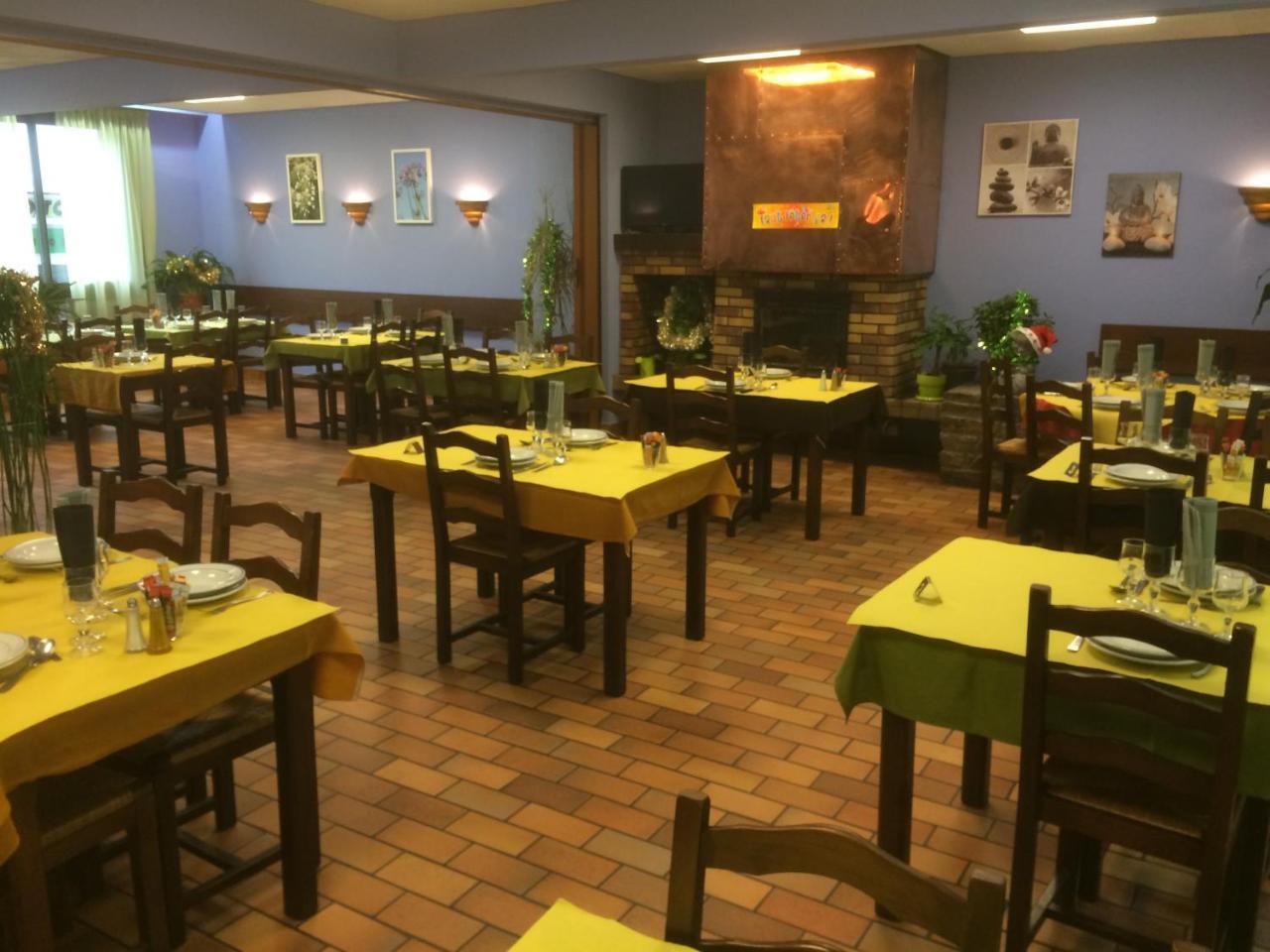 Hotel Restaurant L'Agapanthe Pont-de-Salars エクステリア 写真