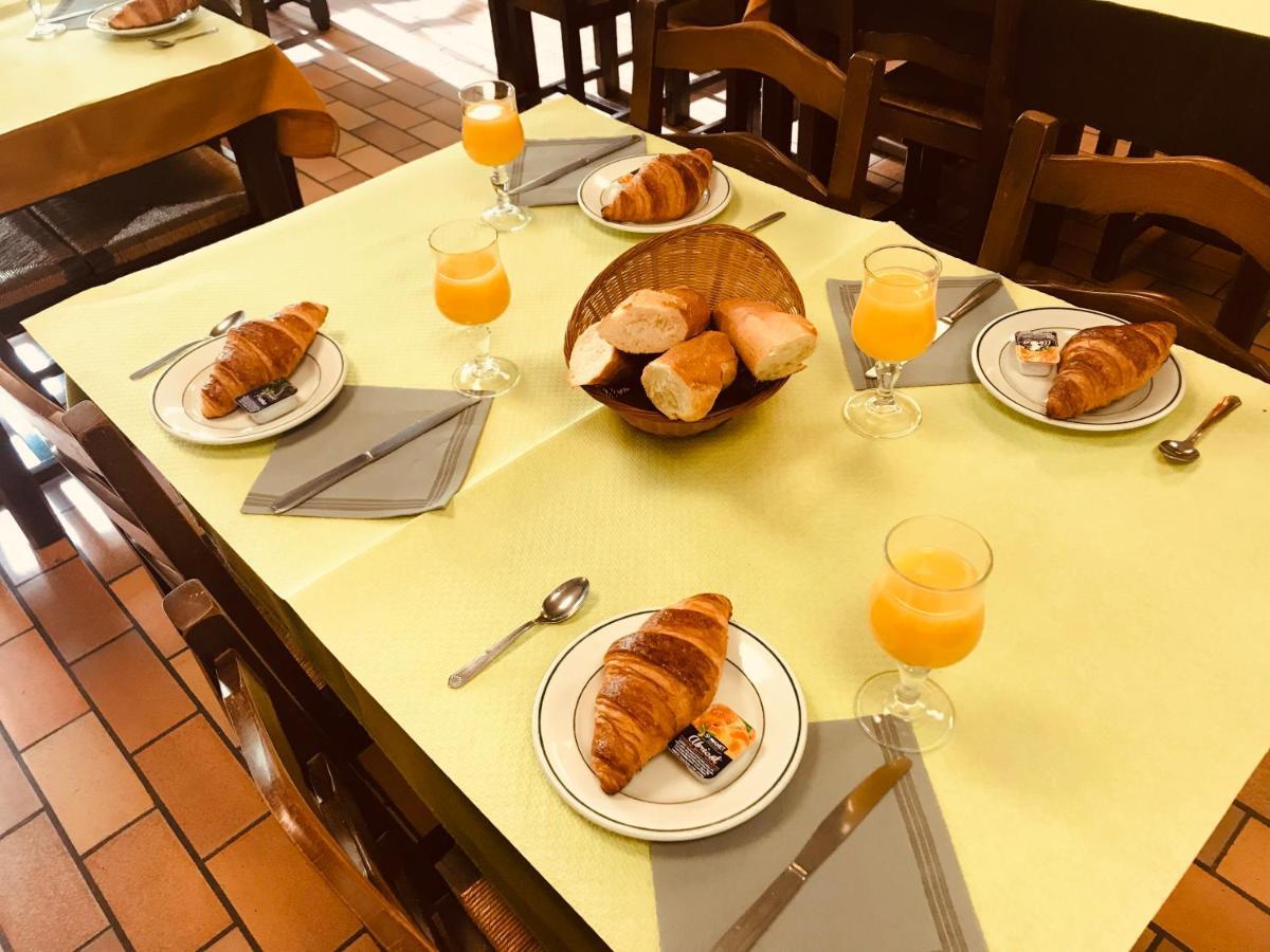 Hotel Restaurant L'Agapanthe Pont-de-Salars エクステリア 写真